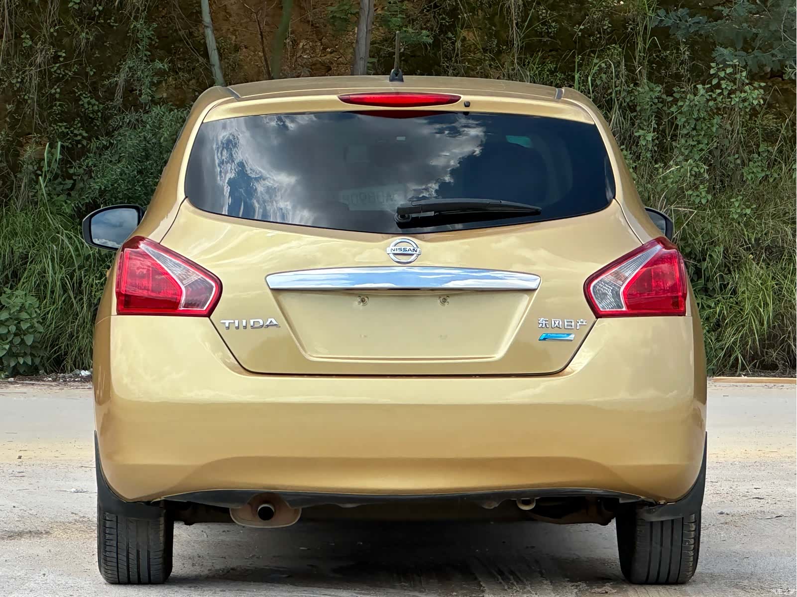 Nissan Tiida, 2012 все фото