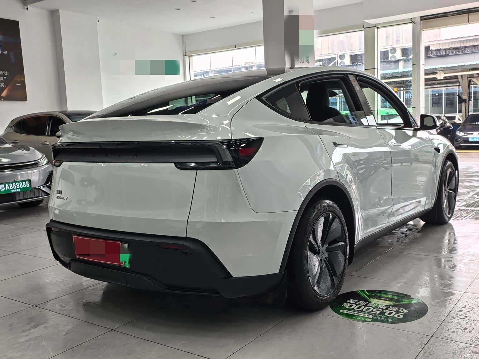 Tesla Model Y, 2025 13