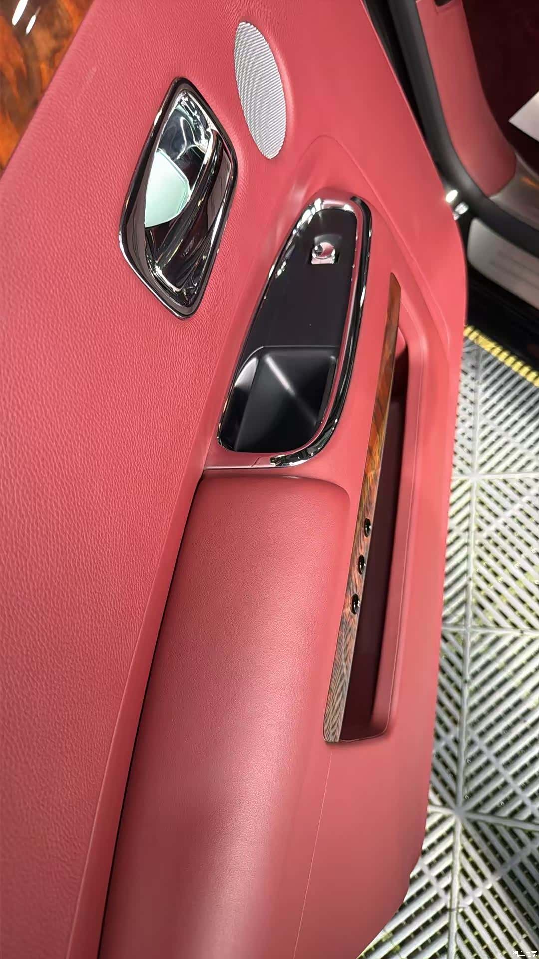 Rolls-Royce Ghost, 2012 4