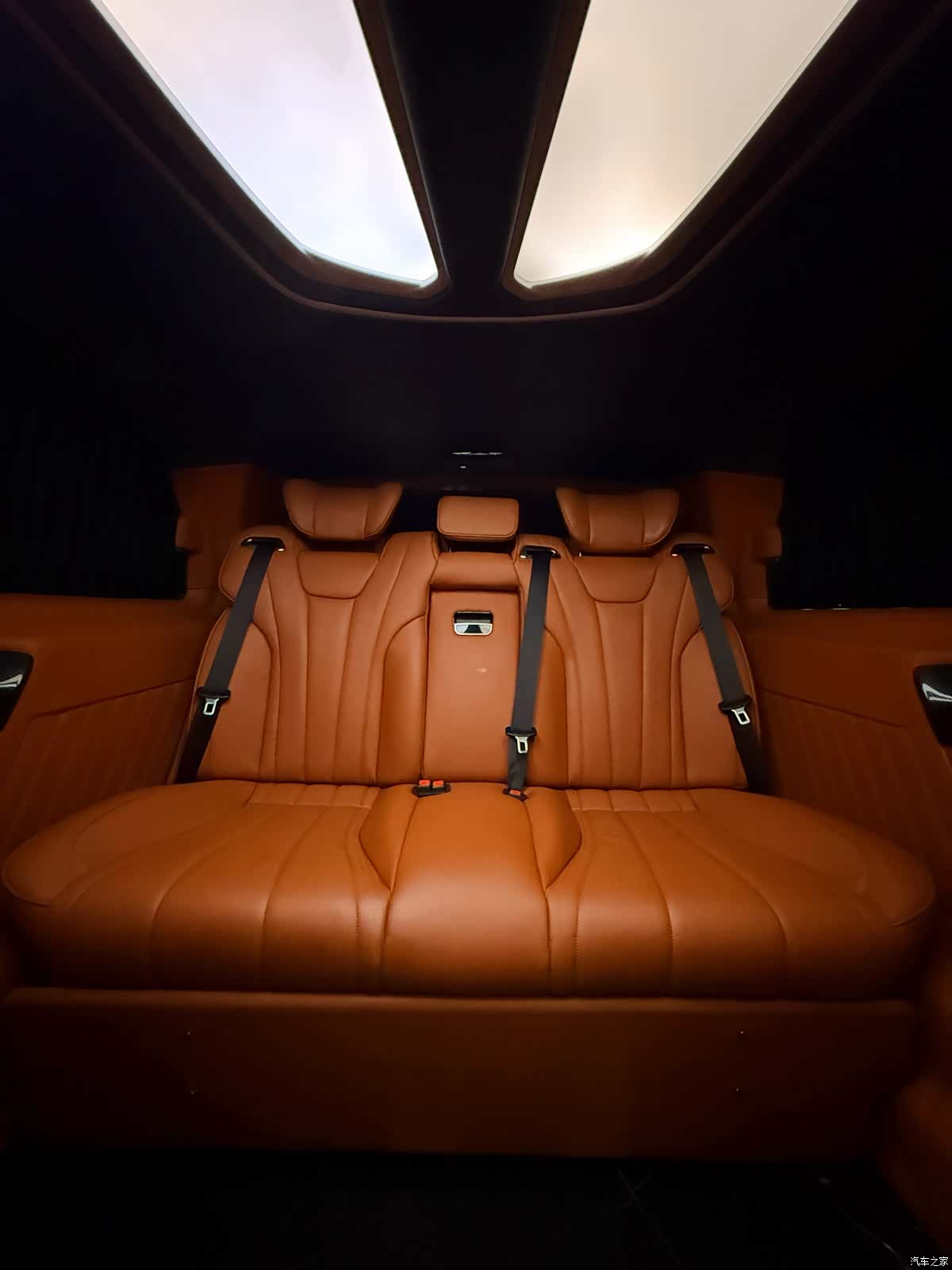 Mercedes-Benz 7, 2023 4