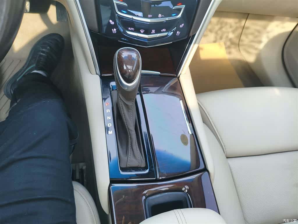 Cadillac XTS, 2015 14