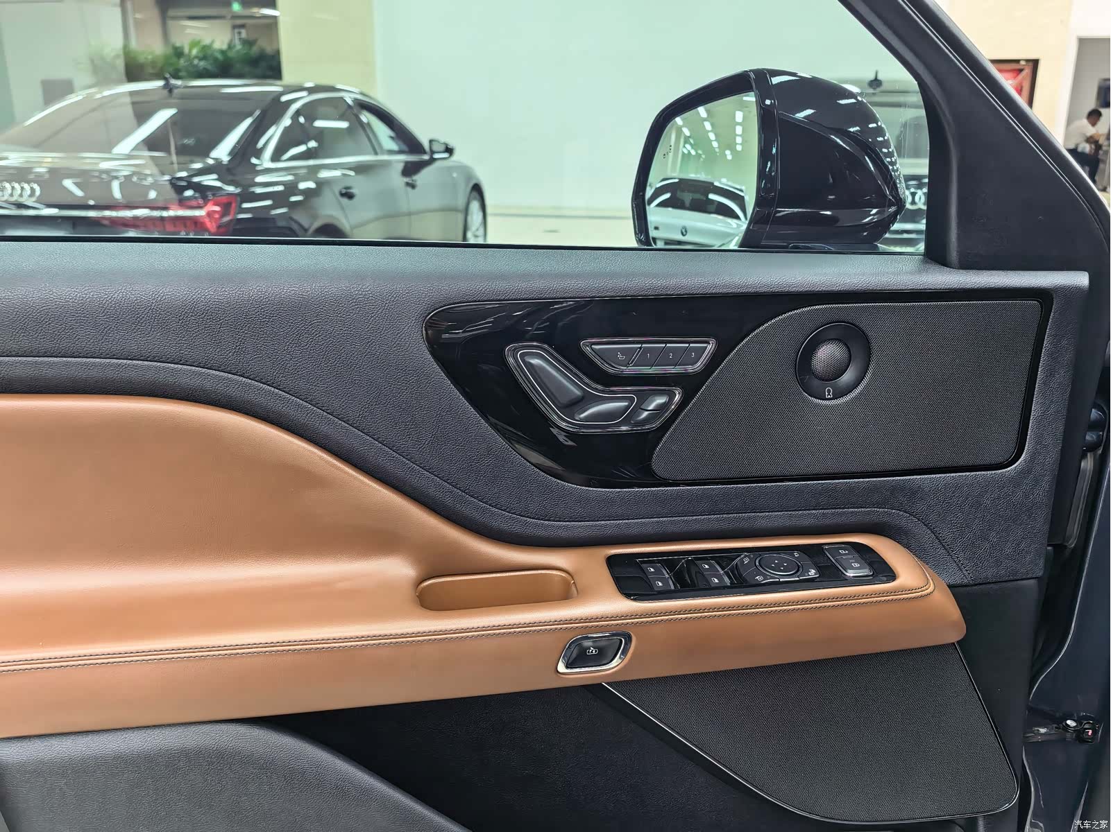 Lincoln Aviator, 2021 10