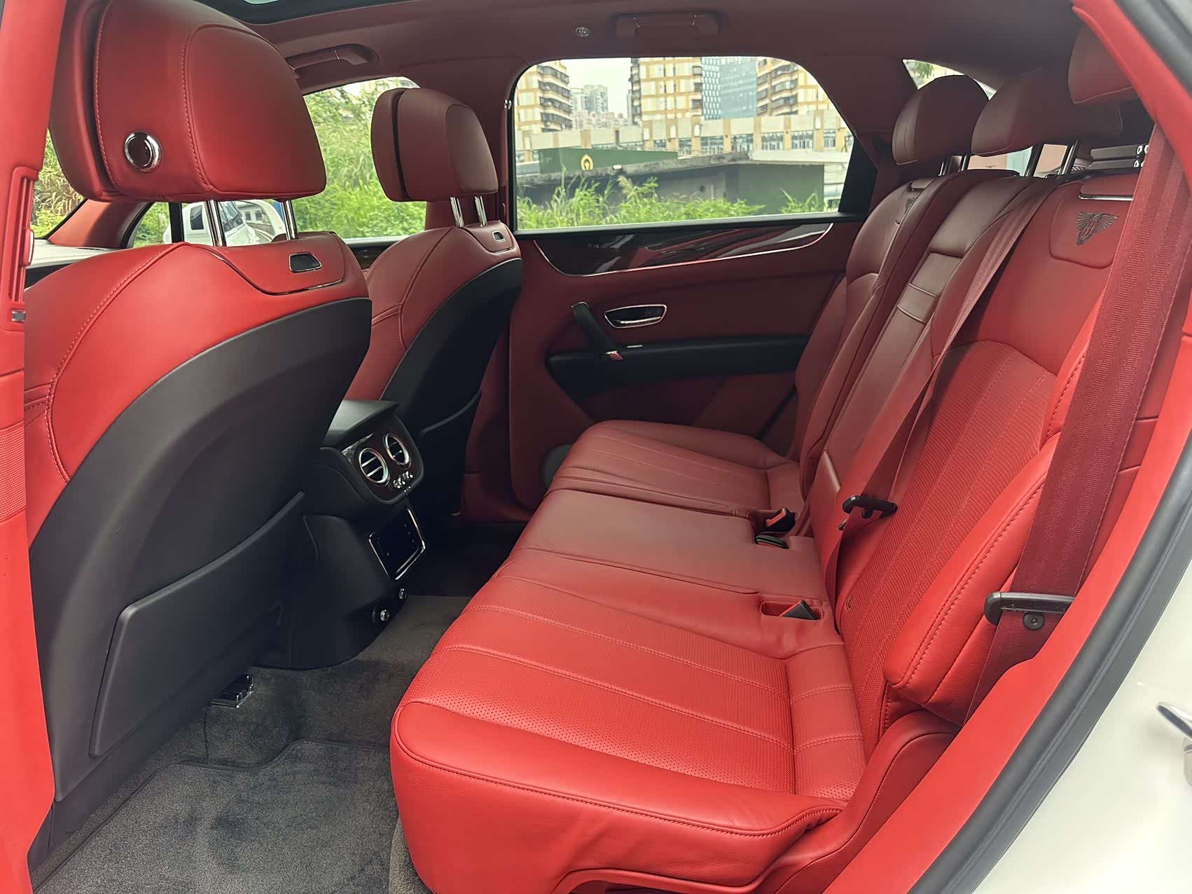 Bentley Bentayga, 2019 13