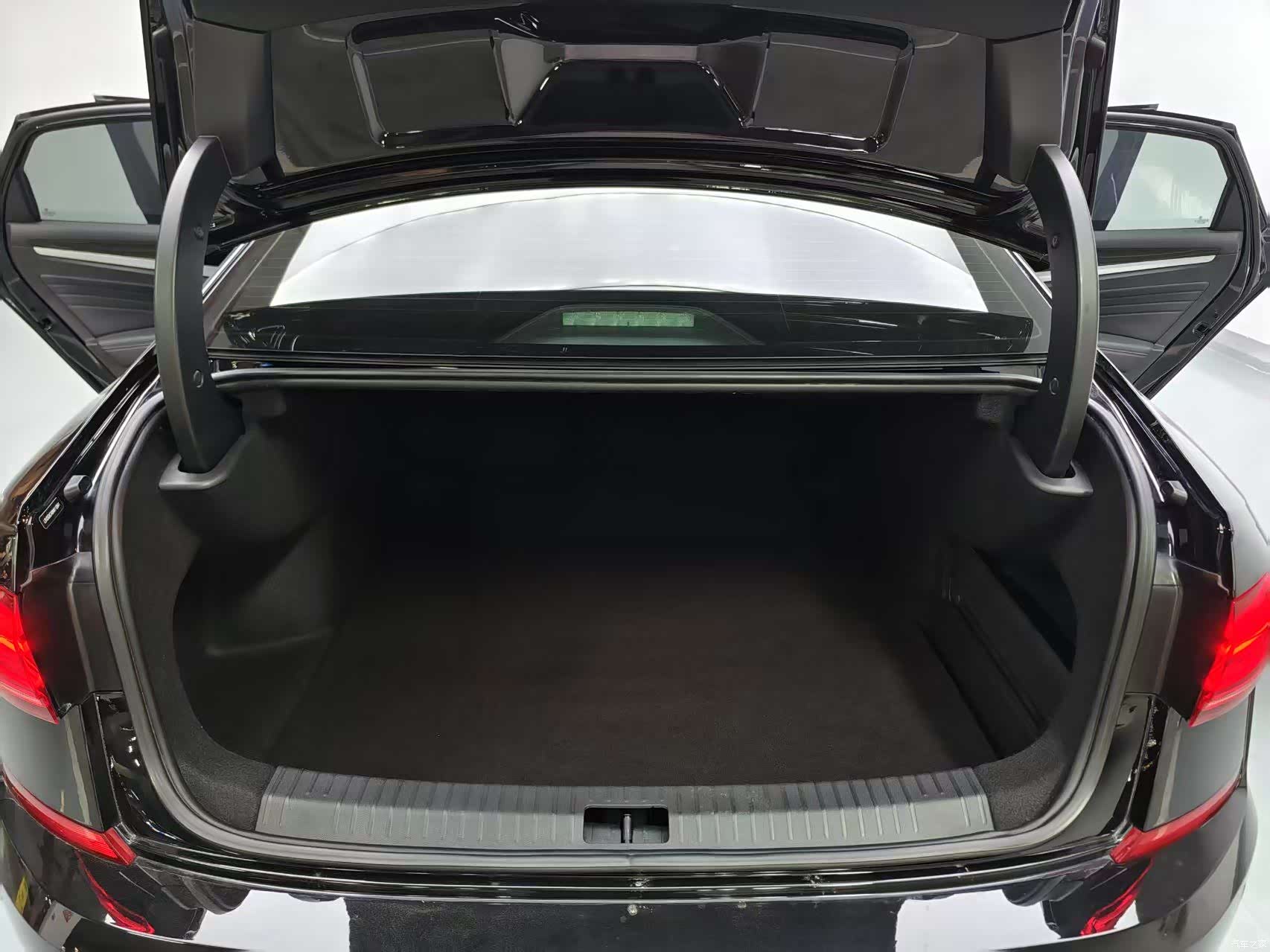 Volkswagen Passat, 2022 8