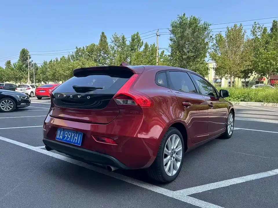Volvo V40
