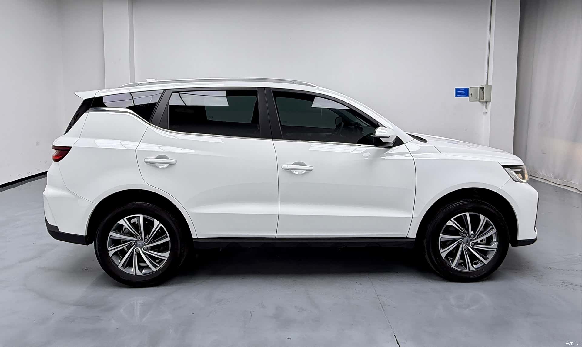 Geely X6, 2022 16