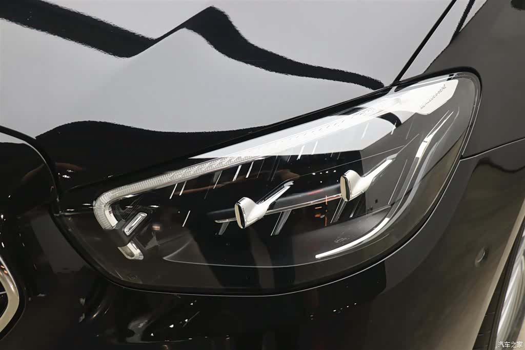 Mercedes-Benz E-Class, 2023 28
