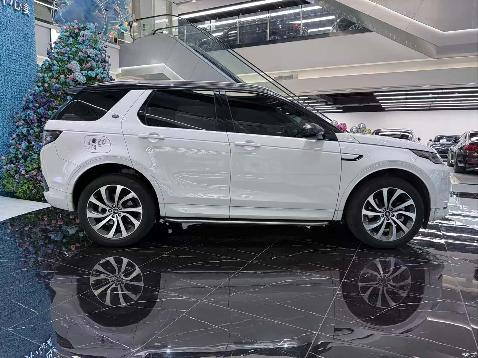 Land Rover Discovery, 2023 4