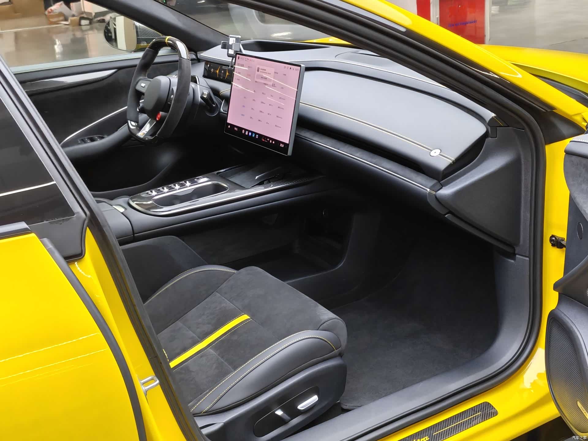 Xiaomi SU7, 2025 17