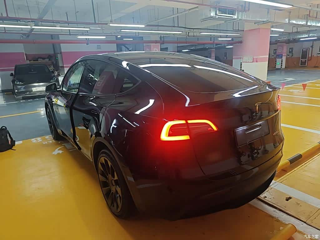 Tesla Model Y, 2023 все фото