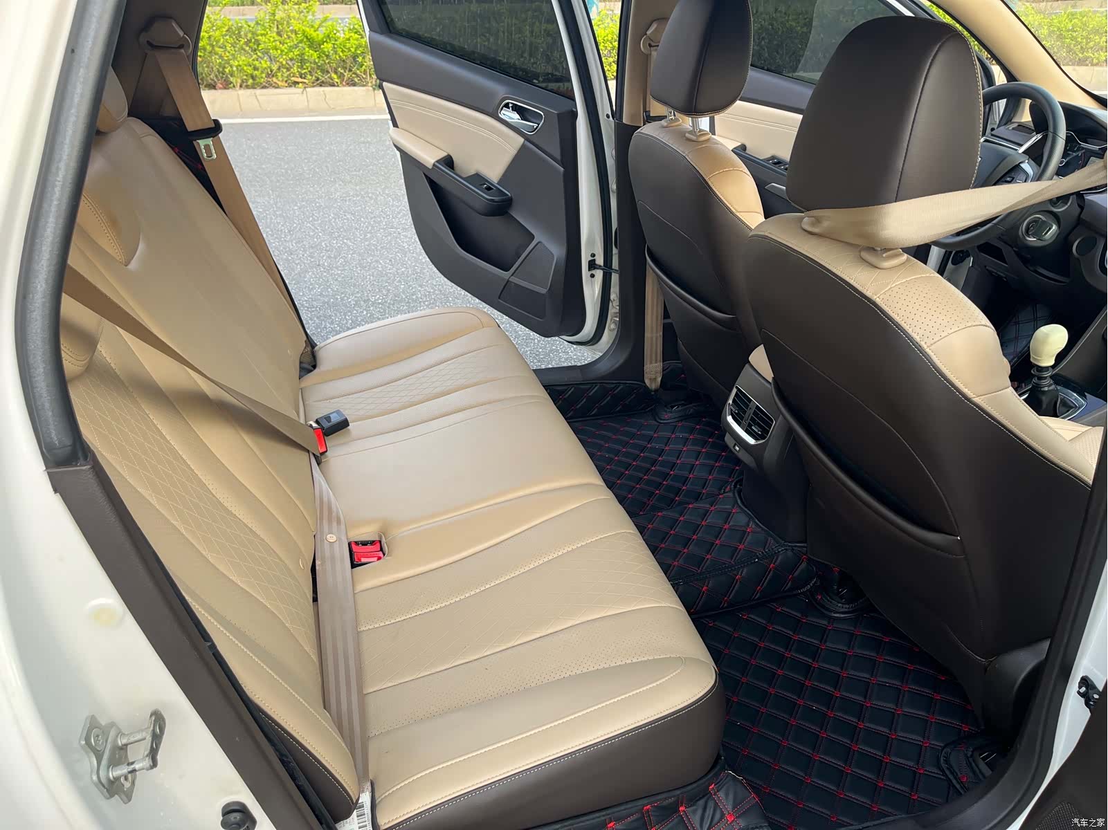 Wuling 310W, 2017 11