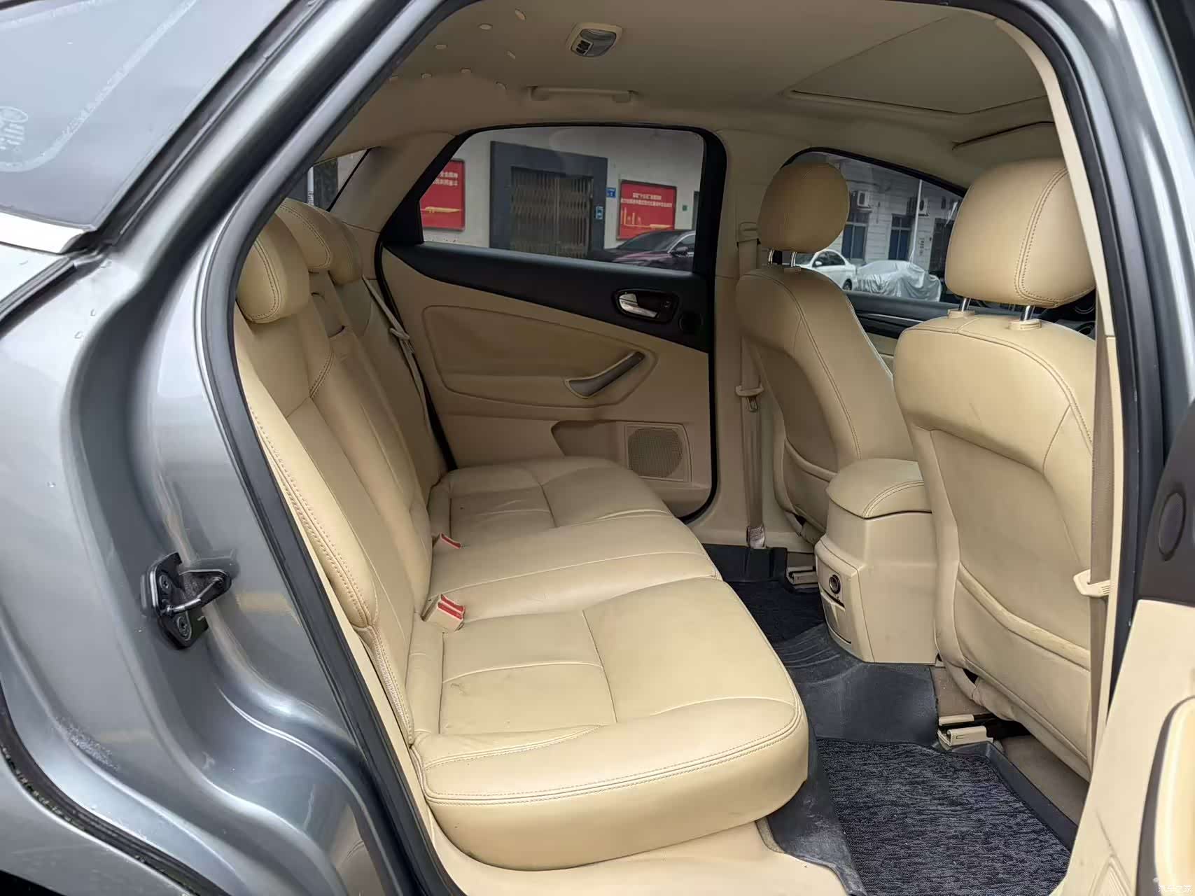 Ford Mondeo, 2011 11
