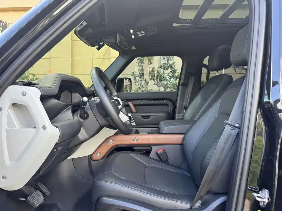 Land Rover guard