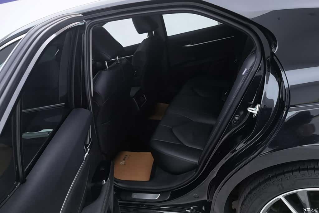 Toyota Camry, 2023 11