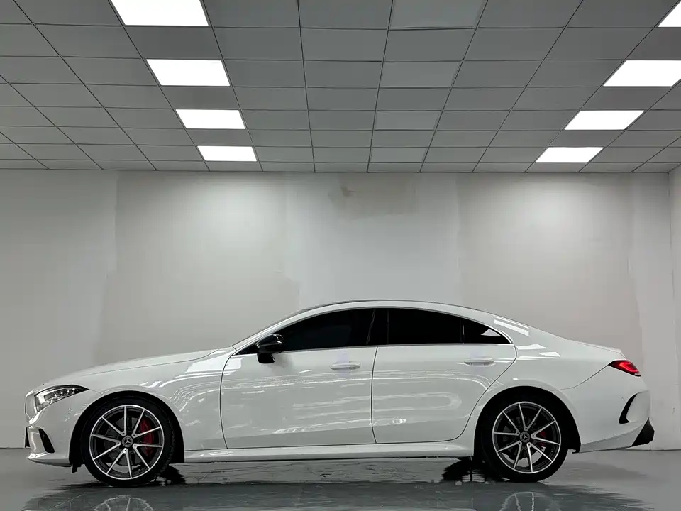 Mercedes-Benz CLS Mercedes-Benz CLS