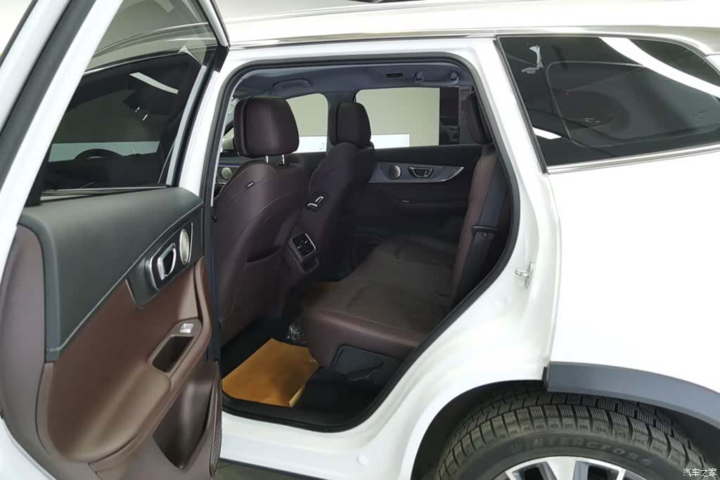 Chery Tiggo 8, 2024 11