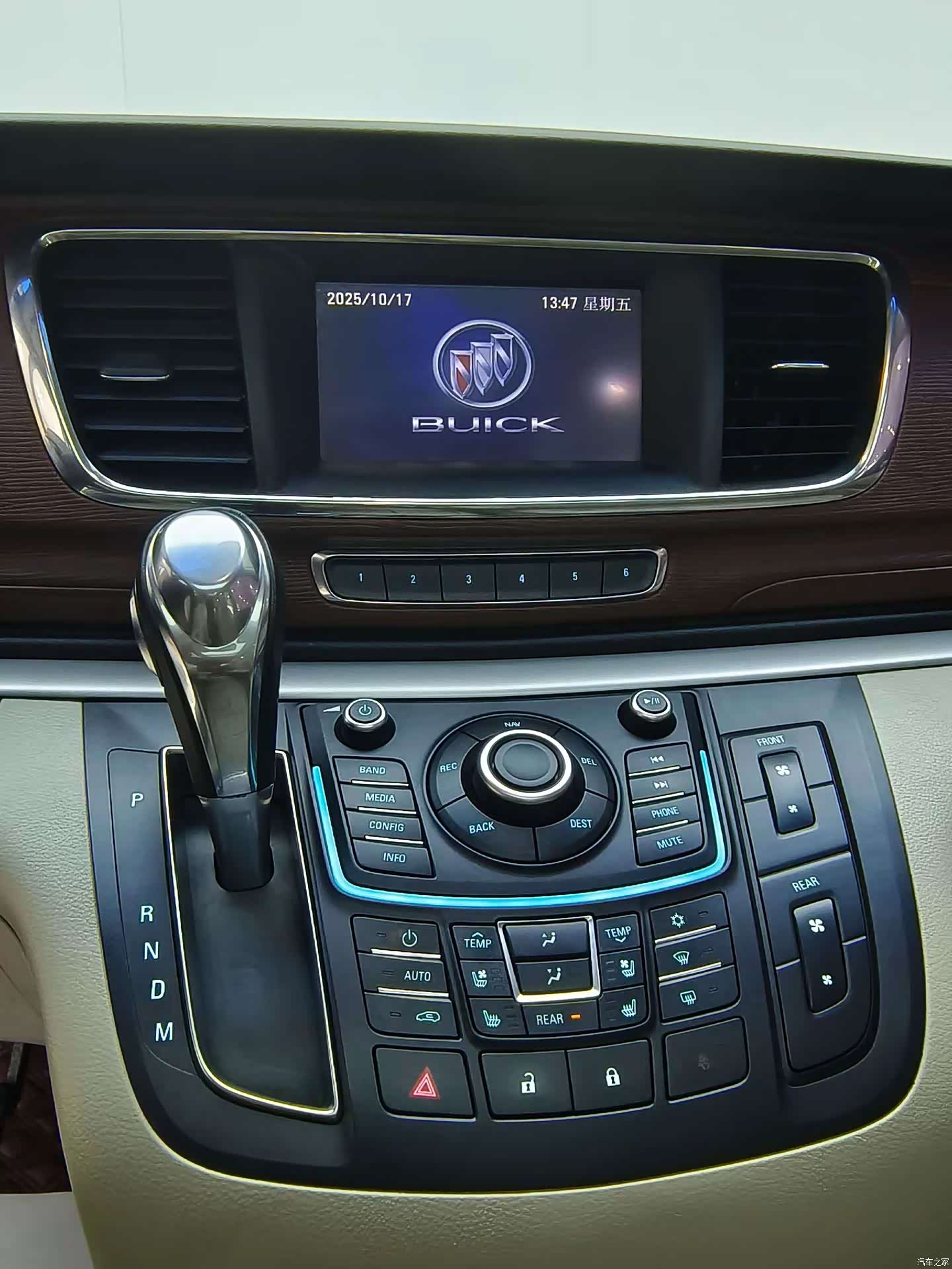 Buick GL8, 2016 13