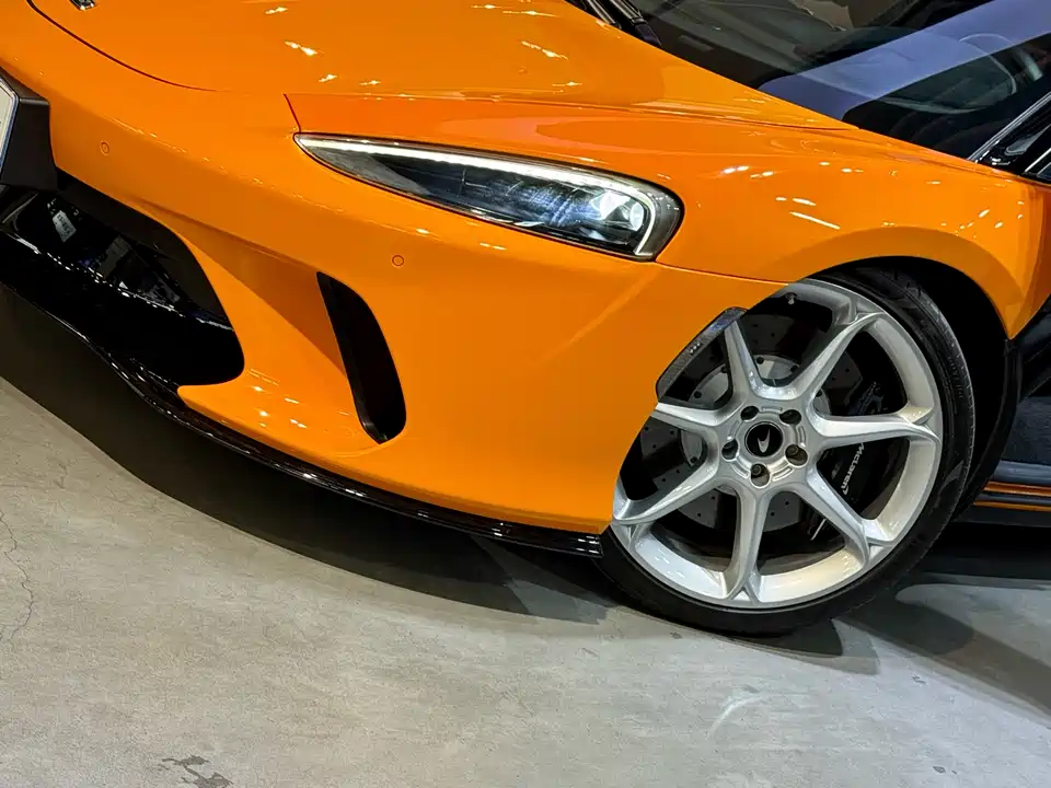 McLaren GT