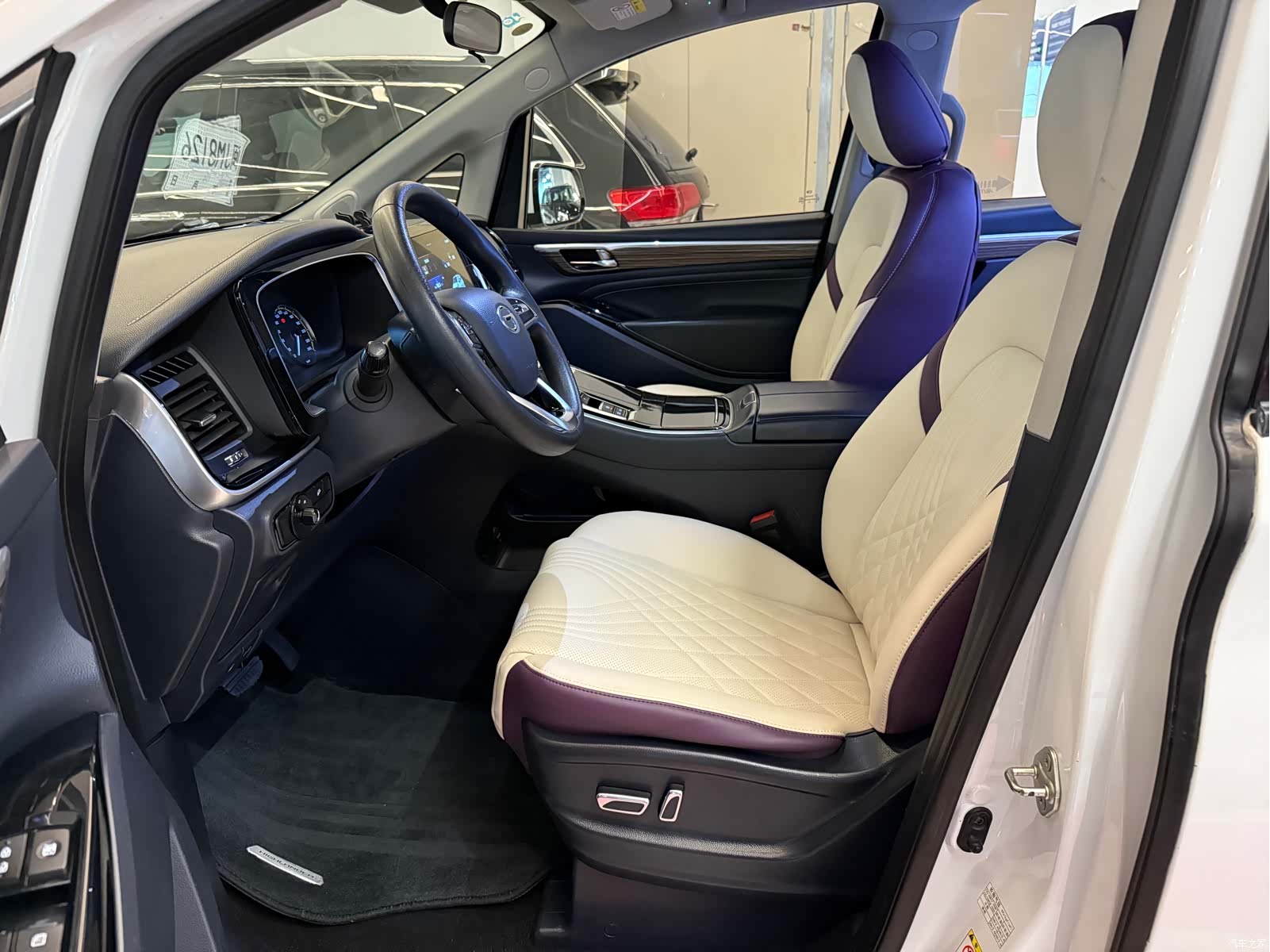 Trumpchi M8, 2022 4