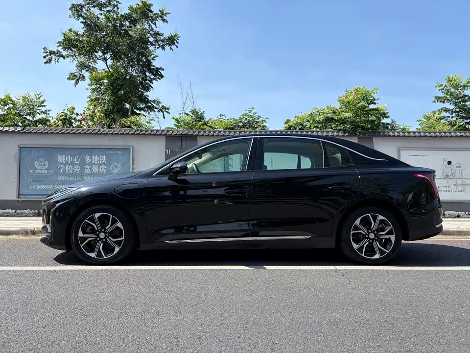 Hongqi E-QM5 Hongqi E-QM5