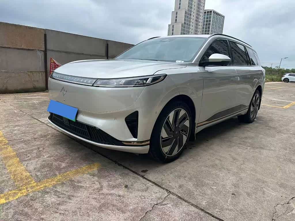Dongfeng eπ008