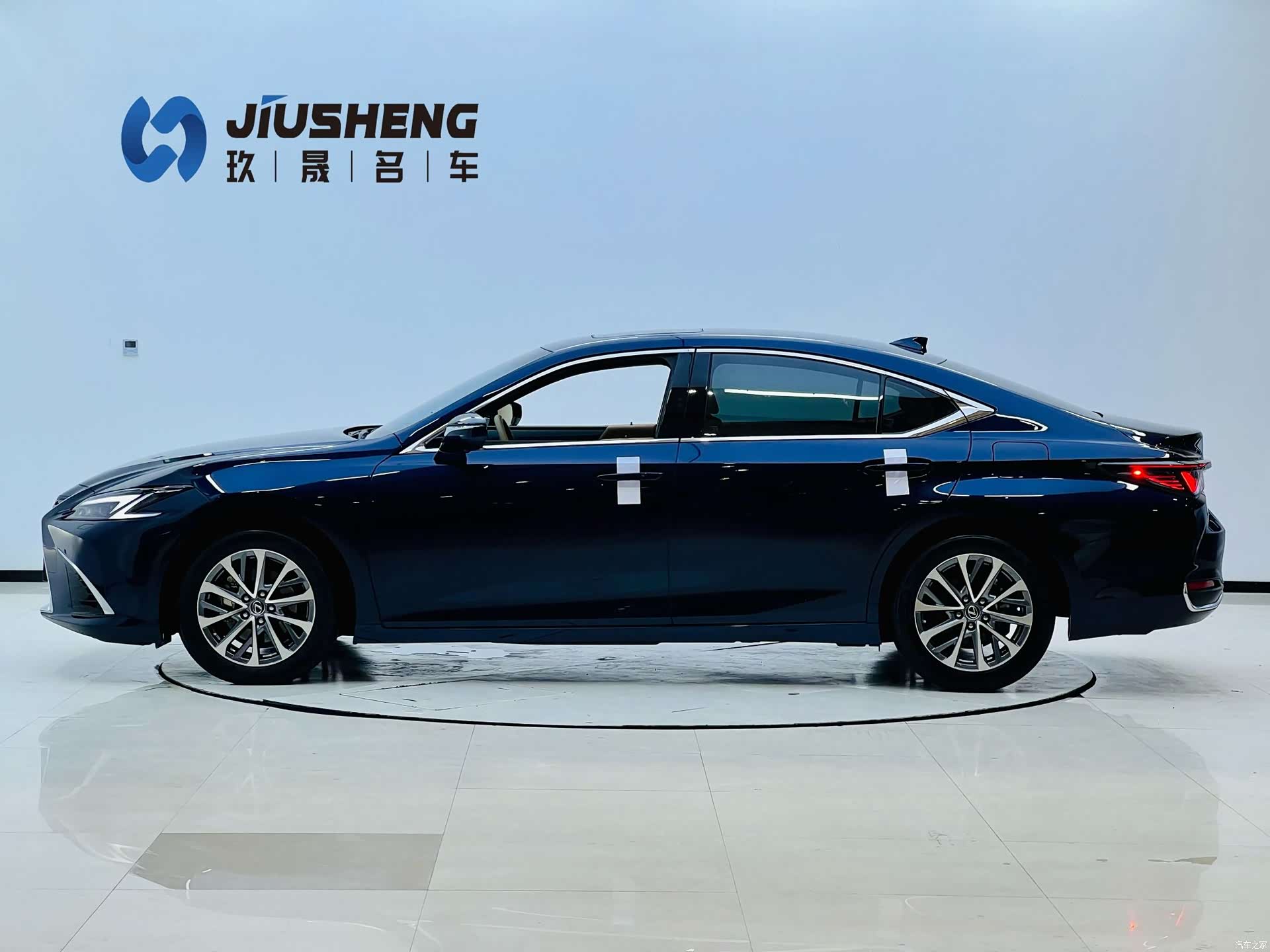 Lexus ES, 2025 3