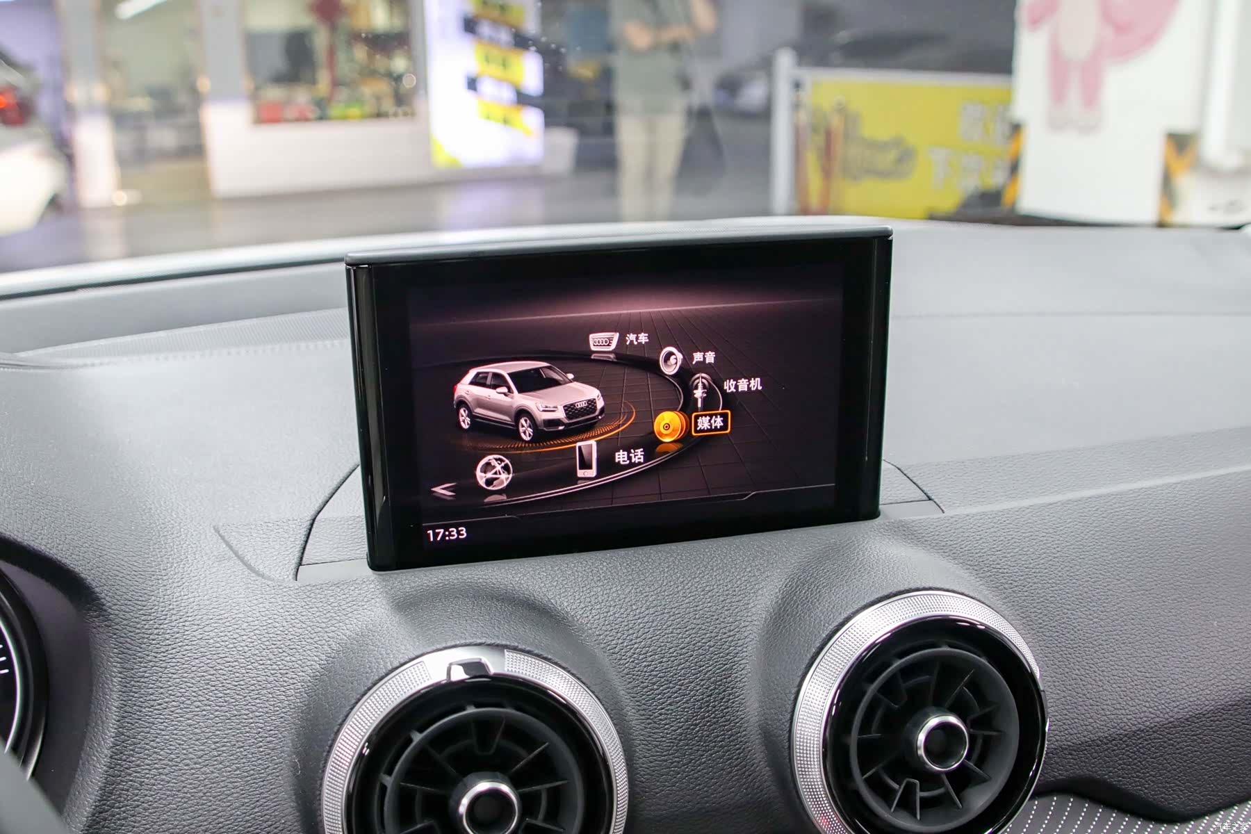 Audi Q2L, 2022 8