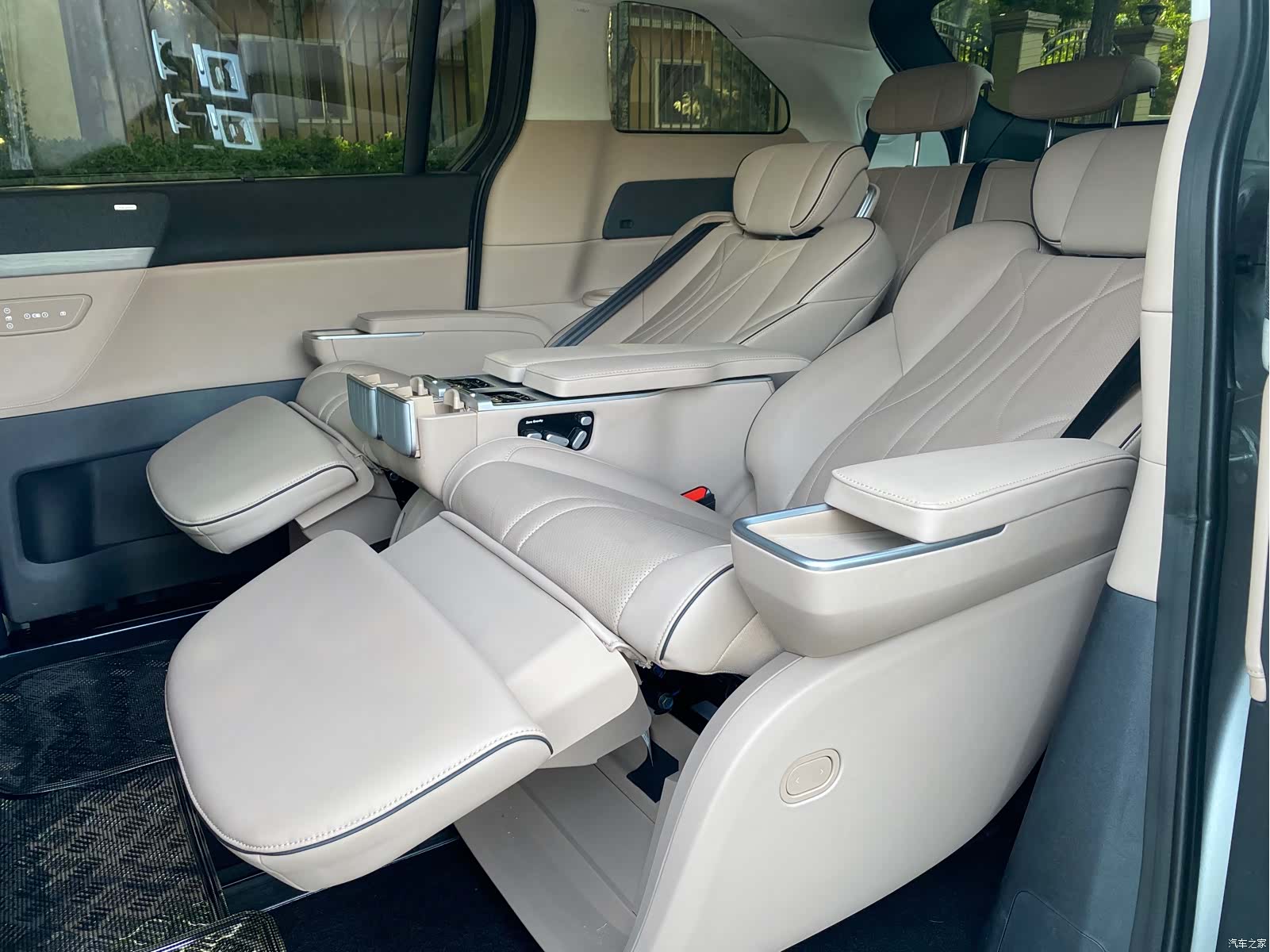 Xpeng X9, 2024 15