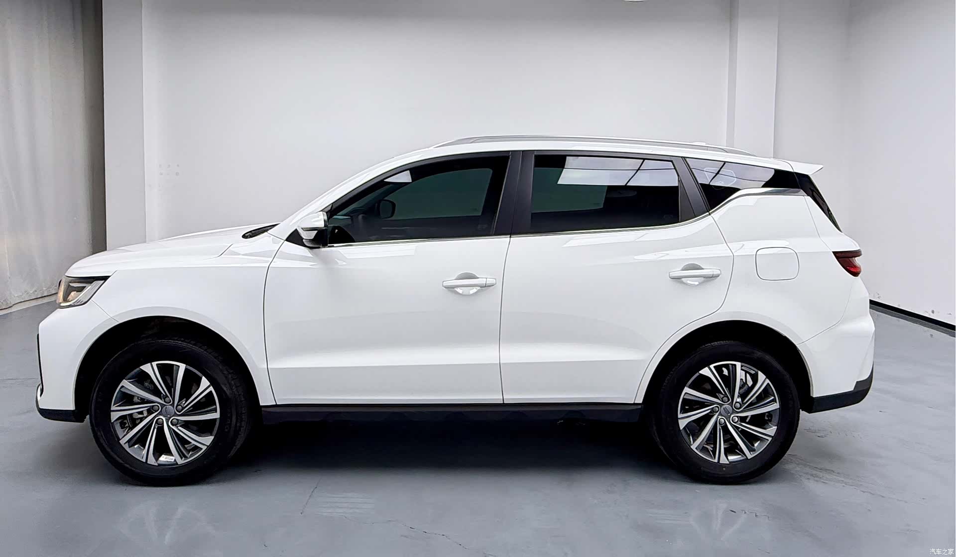 Geely X6, 2022 17