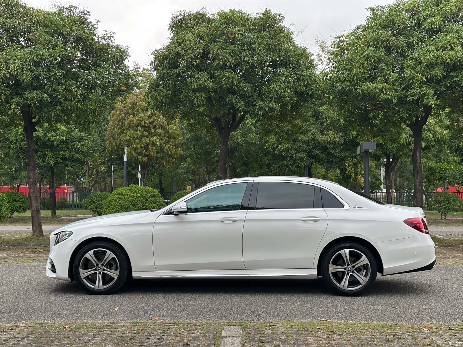 Mercedes-Benz E-Class, 2019 10