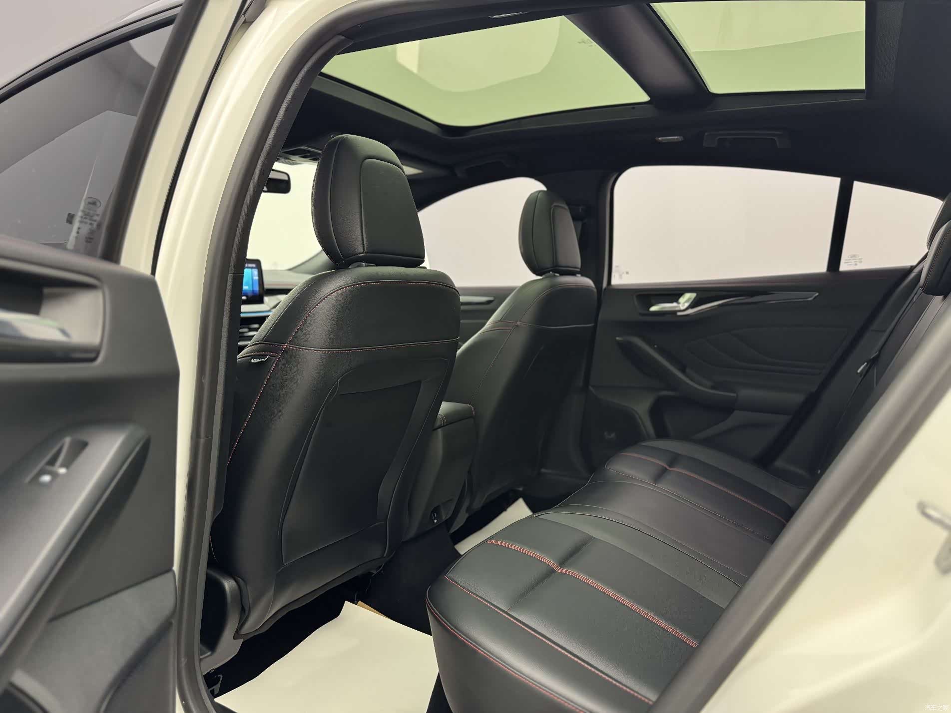 Ford Focus, 2023 20