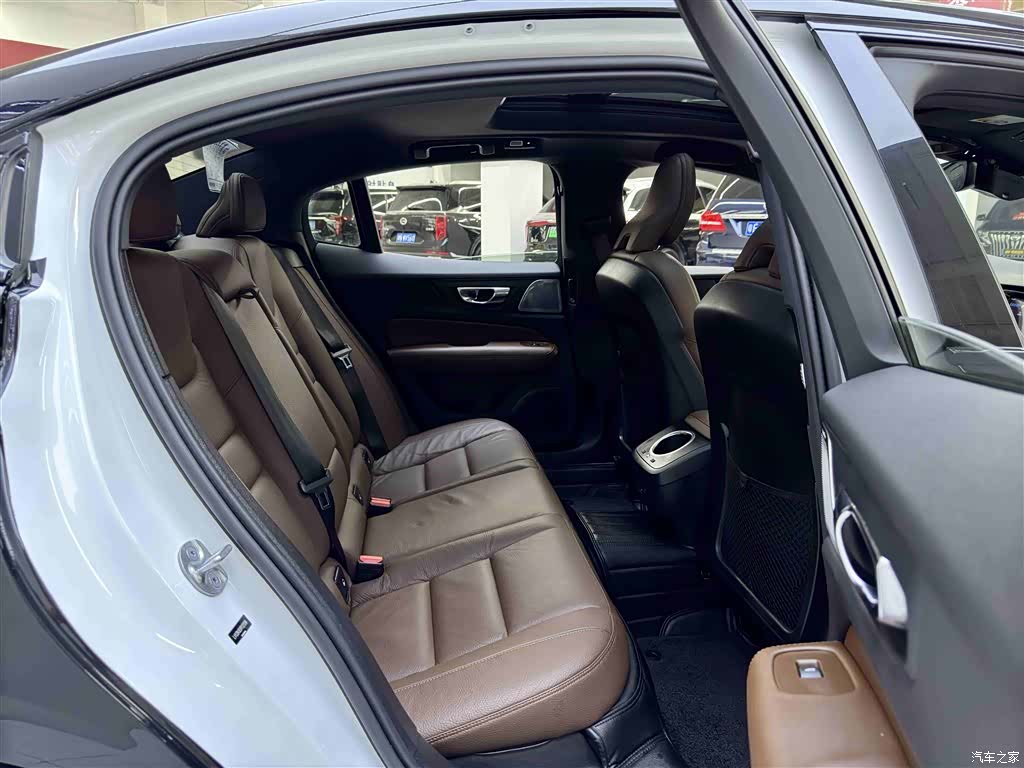 Volvo S60, 2022 6