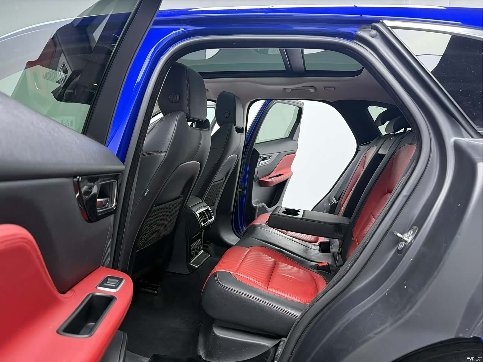 Jaguar F-PACE, 2018 3