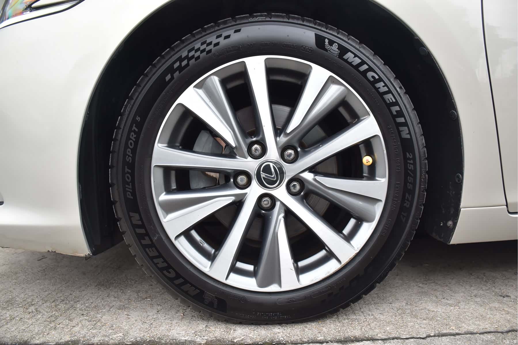 Lexus ES, 2019 19