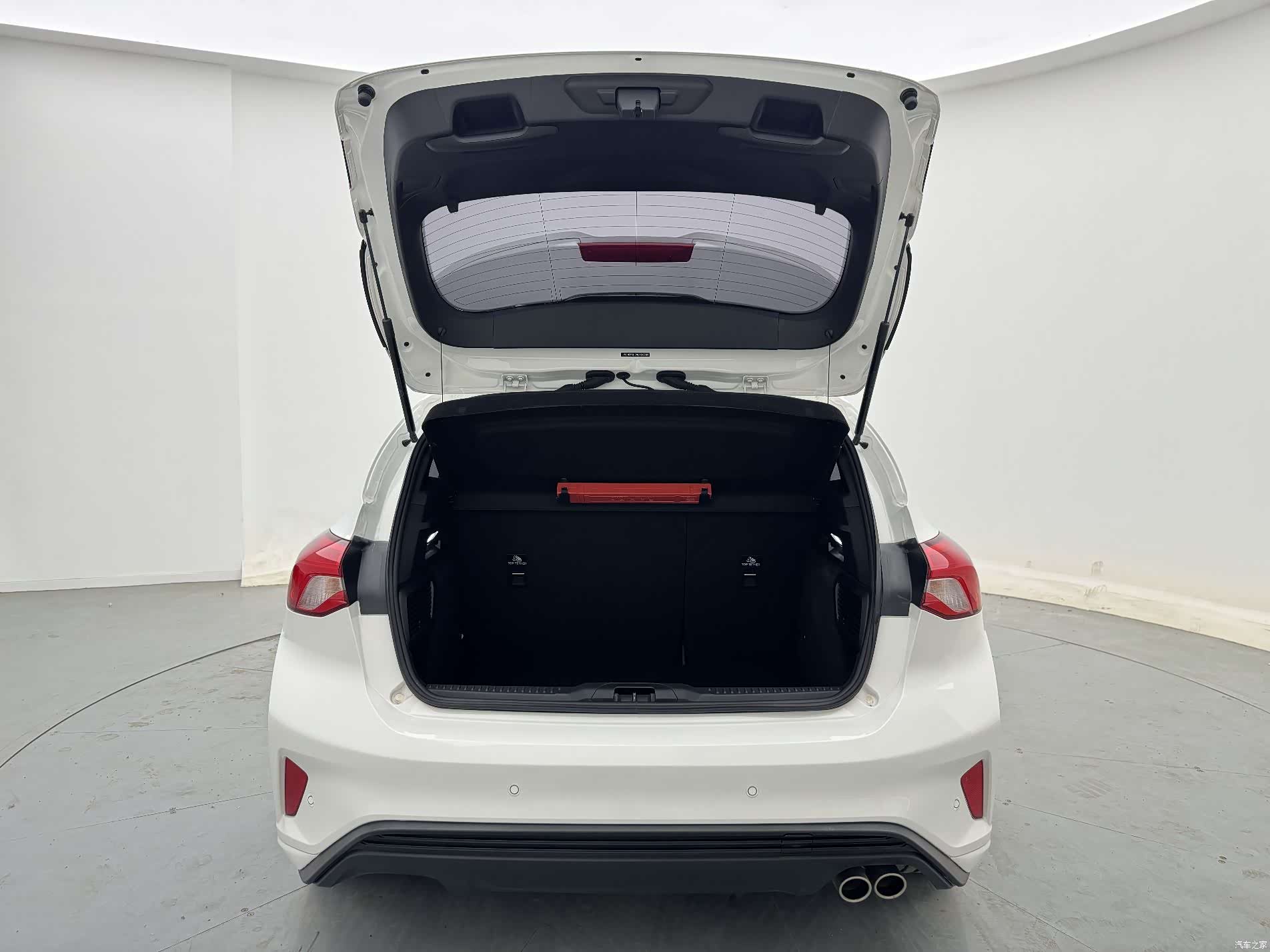 Ford Focus, 2023 34