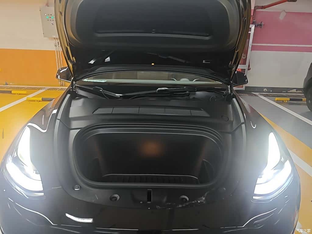 Tesla Model Y, 2023 20