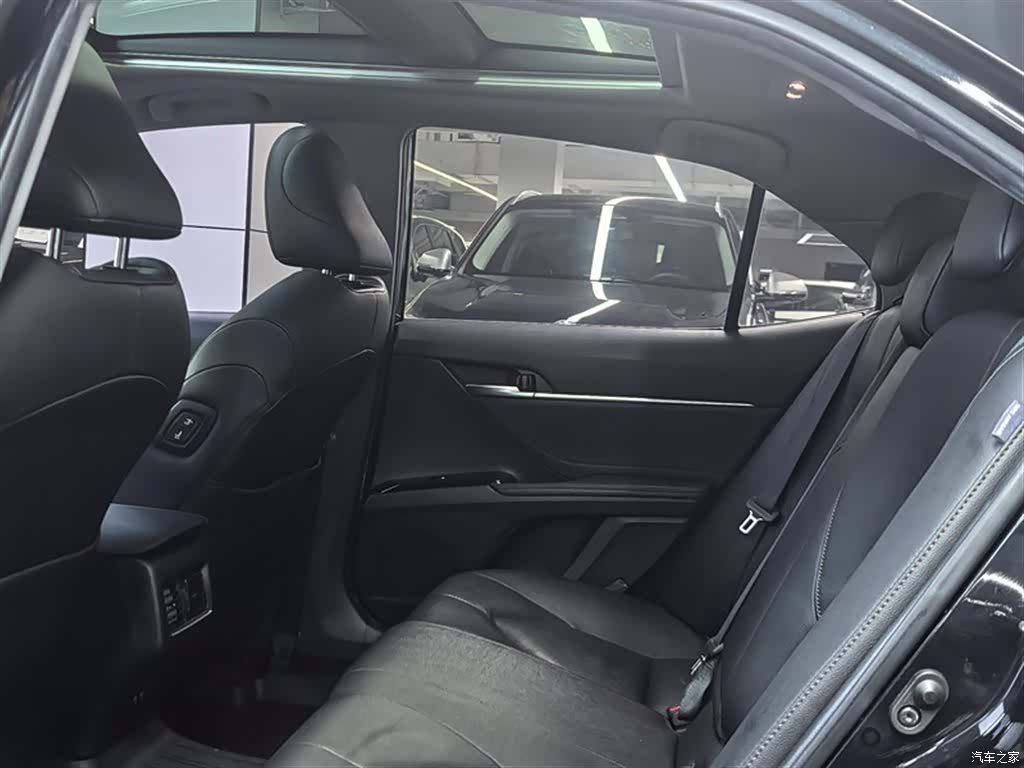 Toyota Camry, 2020 10