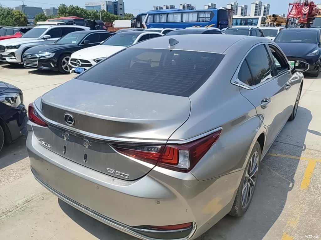 Lexus ES, 2022 7