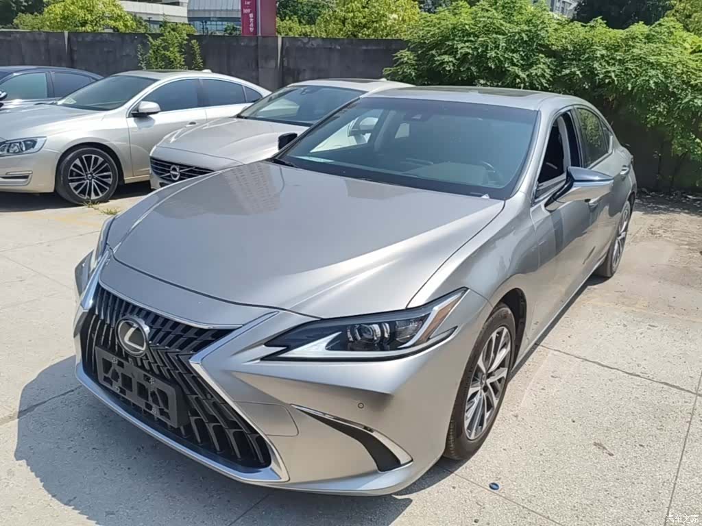 Lexus ES, 2022 2