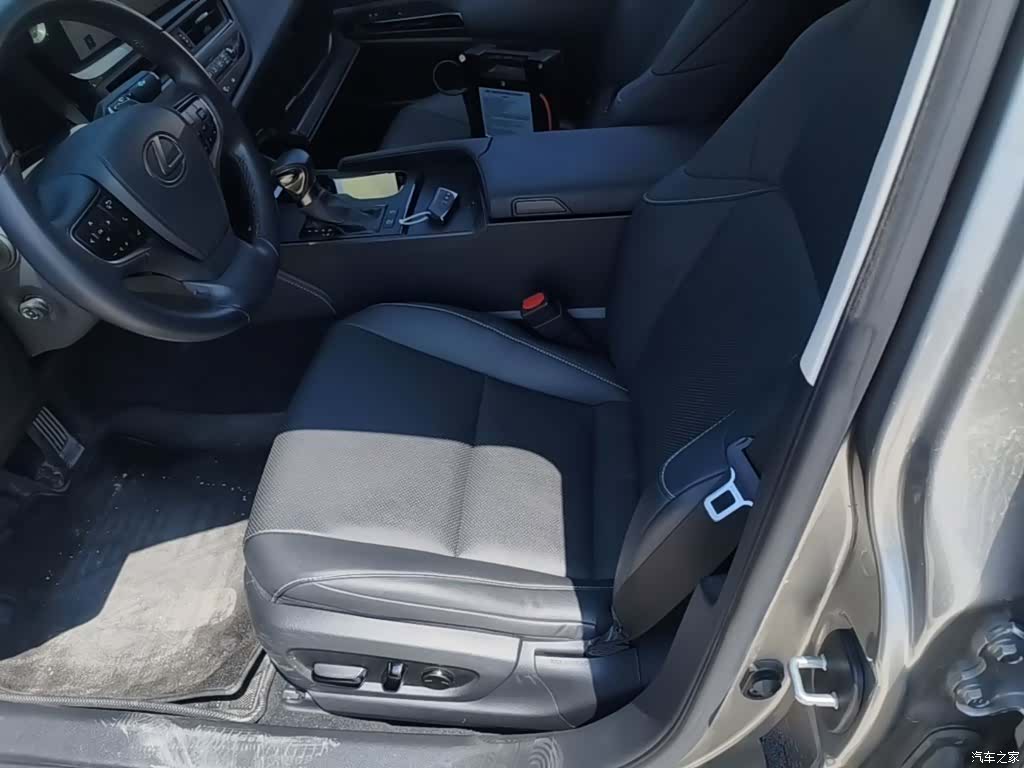 Lexus ES, 2022 15