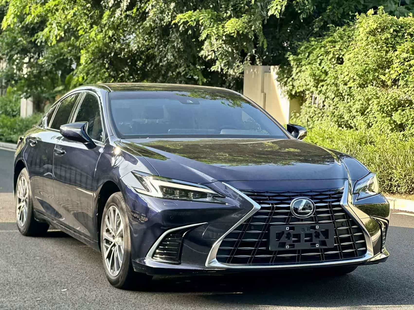 Lexus ES, 2025 2