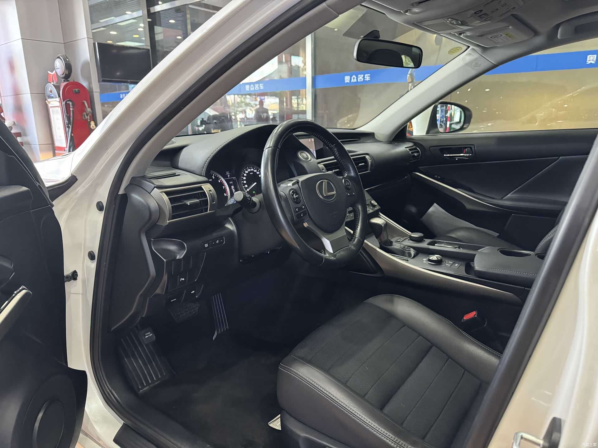 Lexus IS, 2015 7
