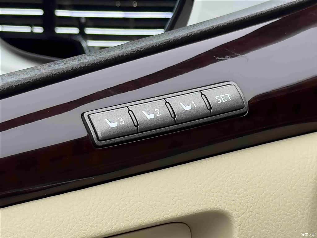 Lexus LX, 2011 17