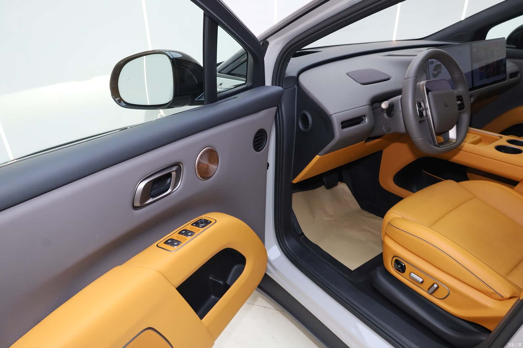 Li Auto i8, 2025 12