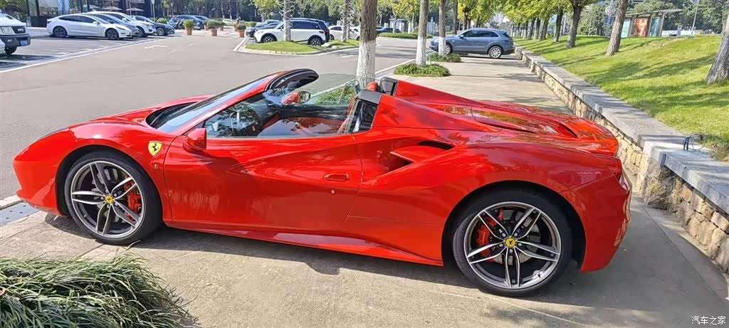 Ferrari 488, 2019 6