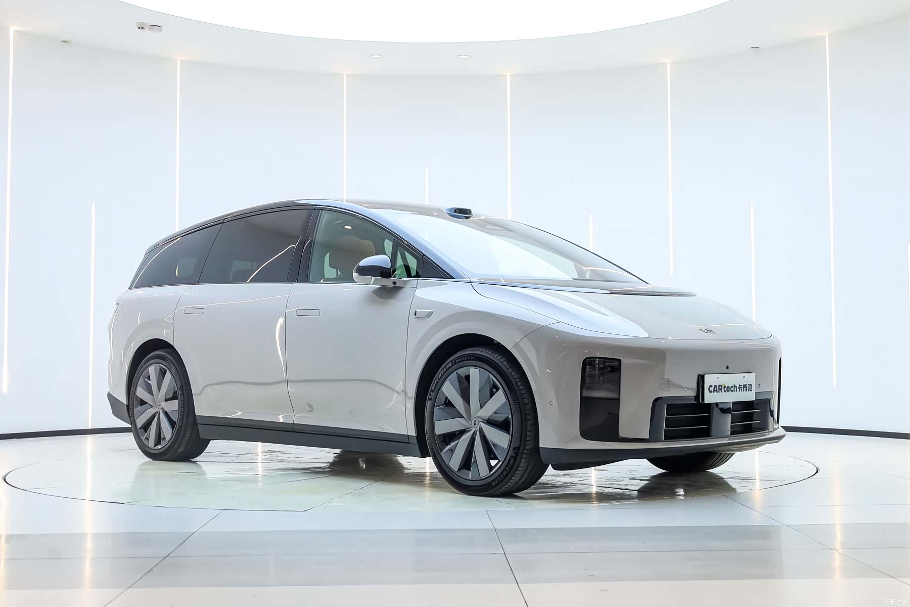 Li Auto i8, 2025 8