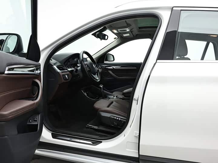 BMW X1 xin neng yuan 2018 xDrive25Le Люкс