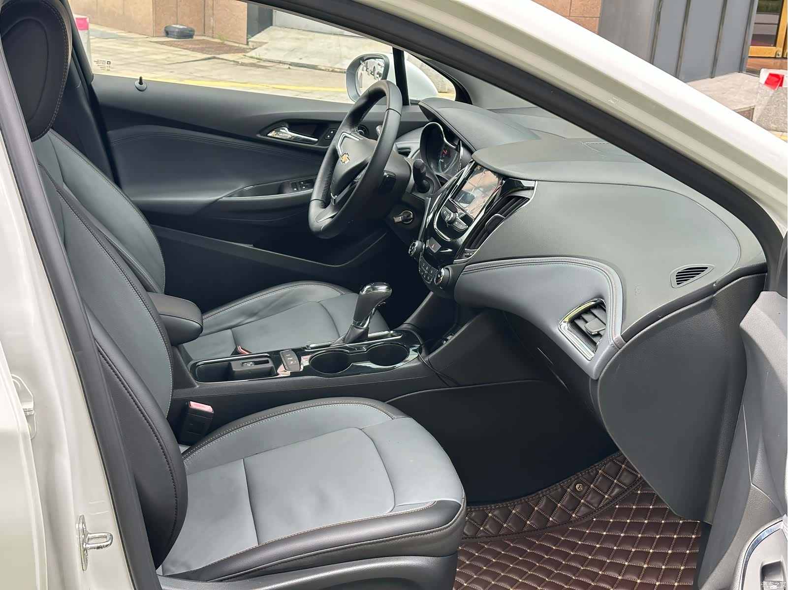 Chevrolet 320, 2018 все фото