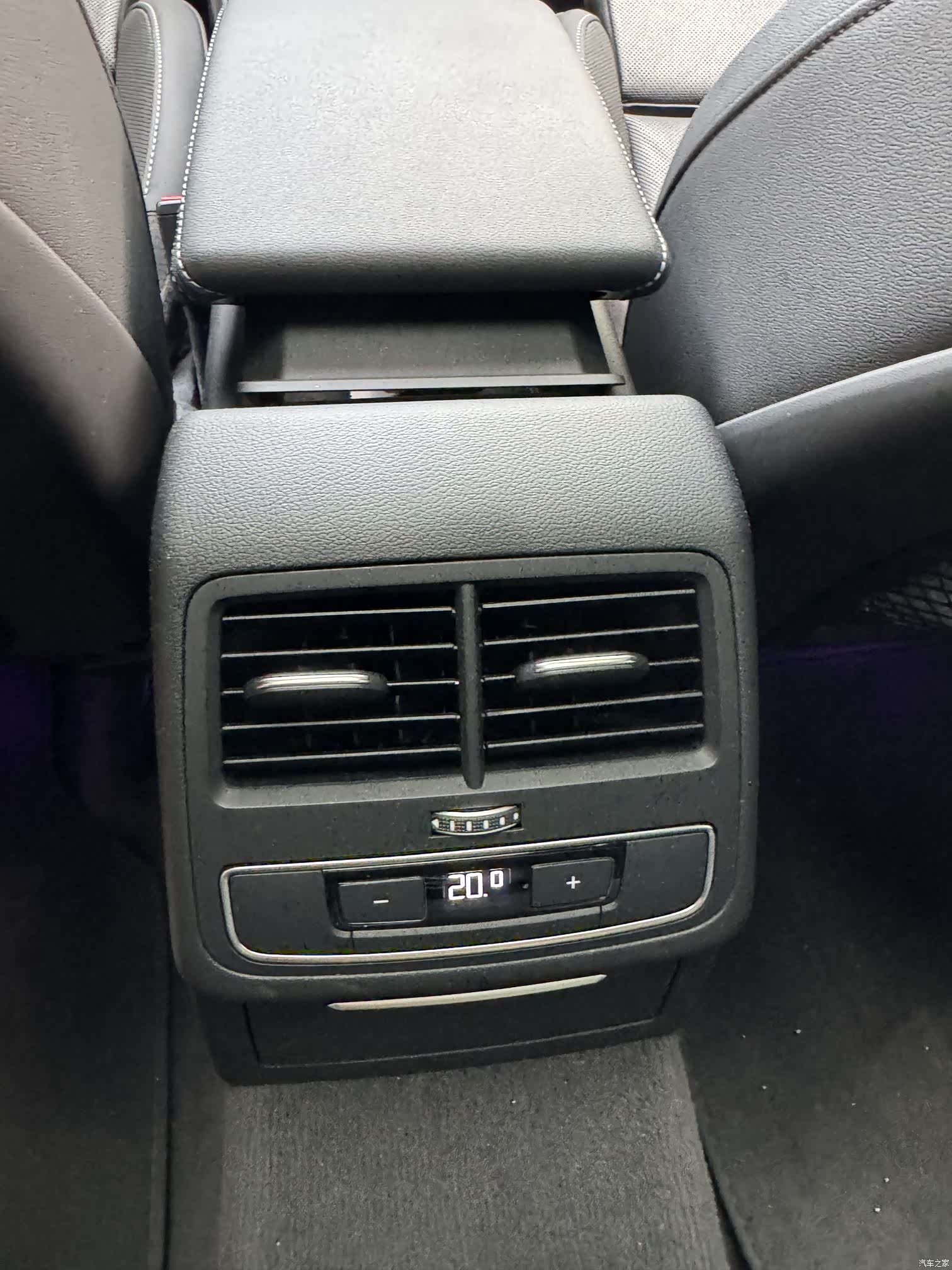 Audi A4L, 2021 17