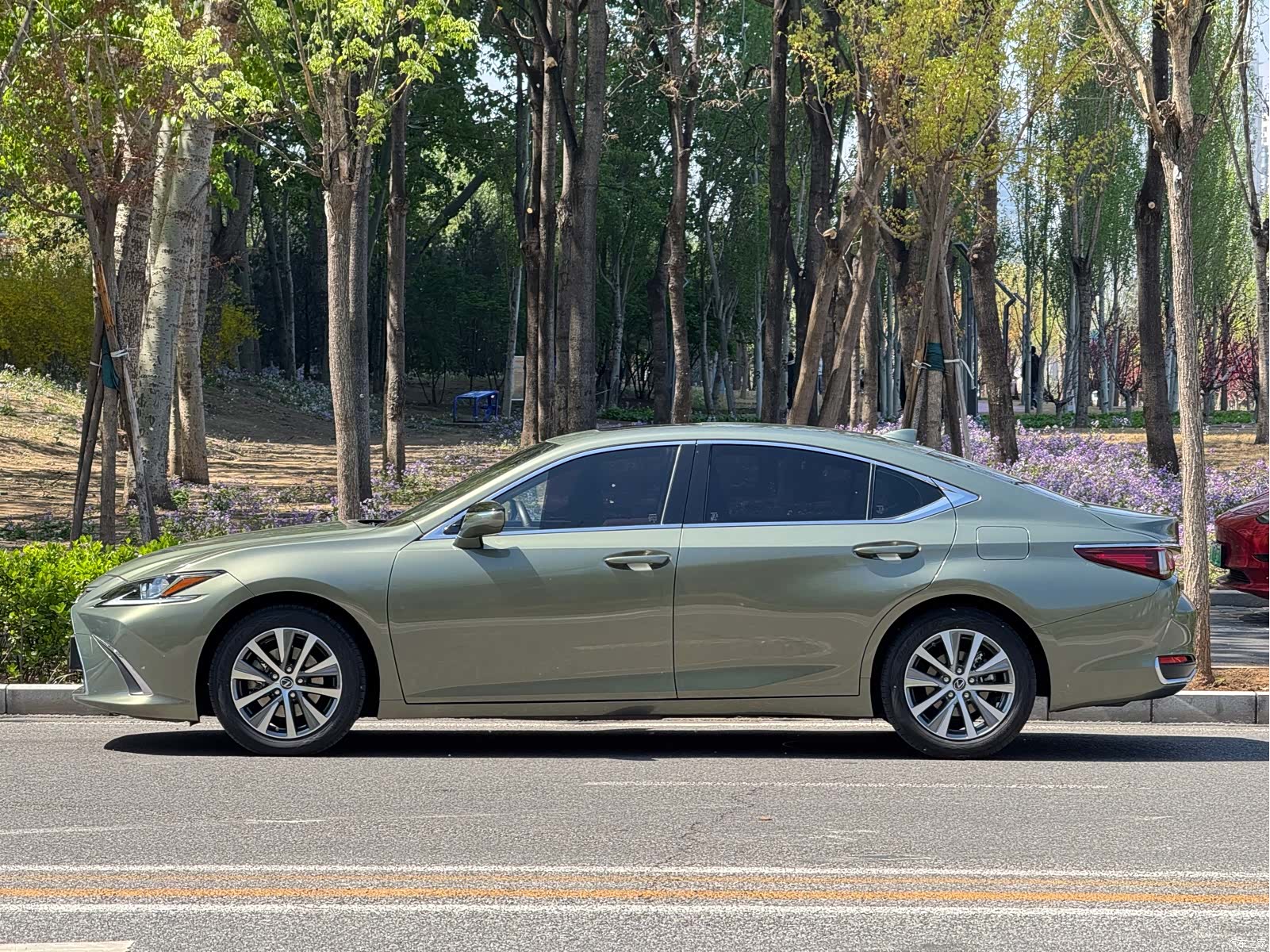 Lexus ES, 2019 3